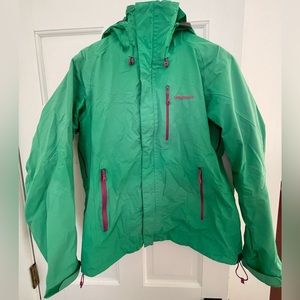 Patagonia women’s Torrentshell Rain Coat in size large.
